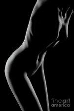 woman-body-parts-silhouette-performance-image-europe.jpg