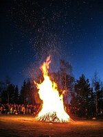 250px-Bonefire_at_skansen_on_walpurgis_night.jpg