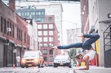 urban-ballet-dancers-new-york-streets-omar-robles-52-57b30ede3b900__700.jpg