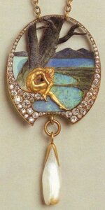 Rene Lalique Pendant - bit of a lonely scene.jpg