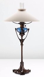 Guimard Table lamp, 1900.jpg